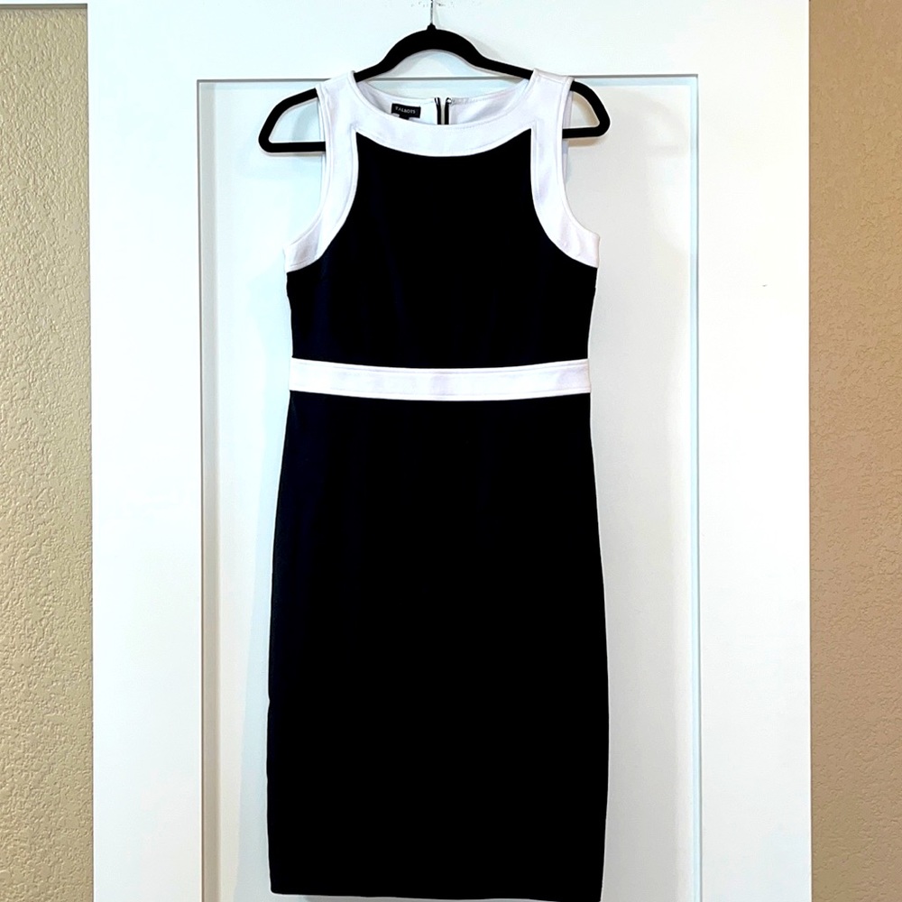 Brand new size 6 Talbots sleeveless dress